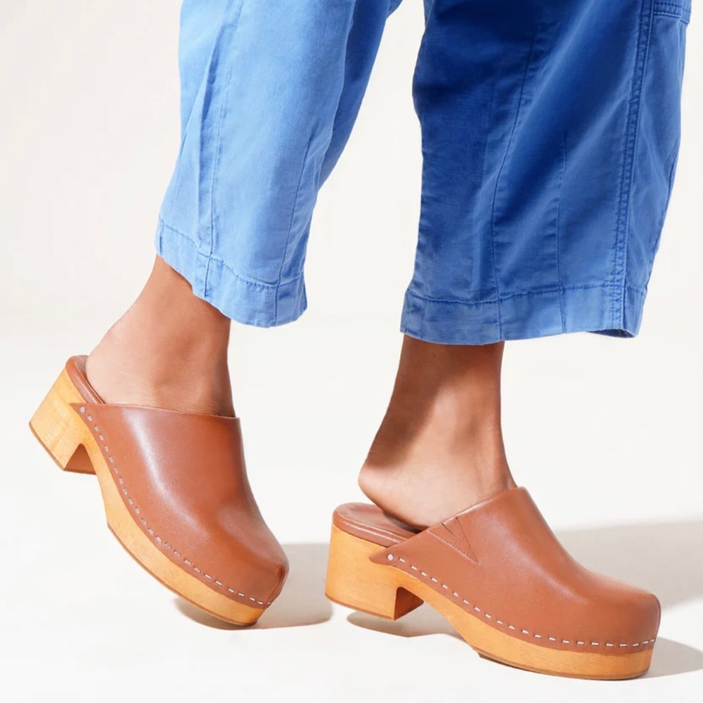 CHARLOTTE STONE Martino Leather Mule Clogs in Luggage Brown, Sz 8